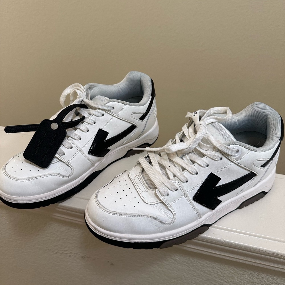 Off white out of office black and white